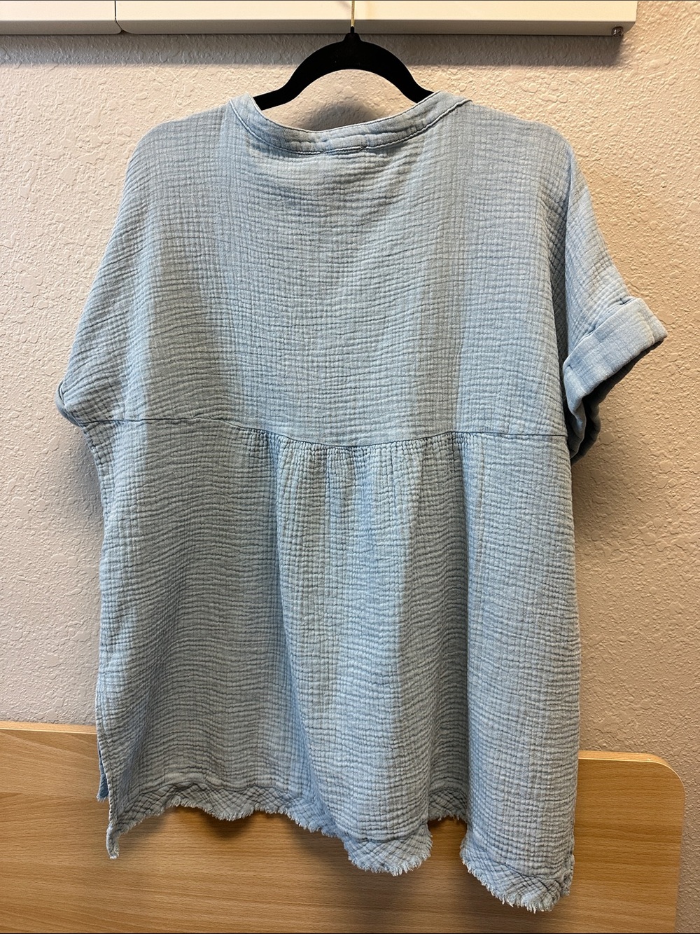 Umgee Soft Gauze V-Neck Tunic Top in Light Blue - Picture 3 of 3